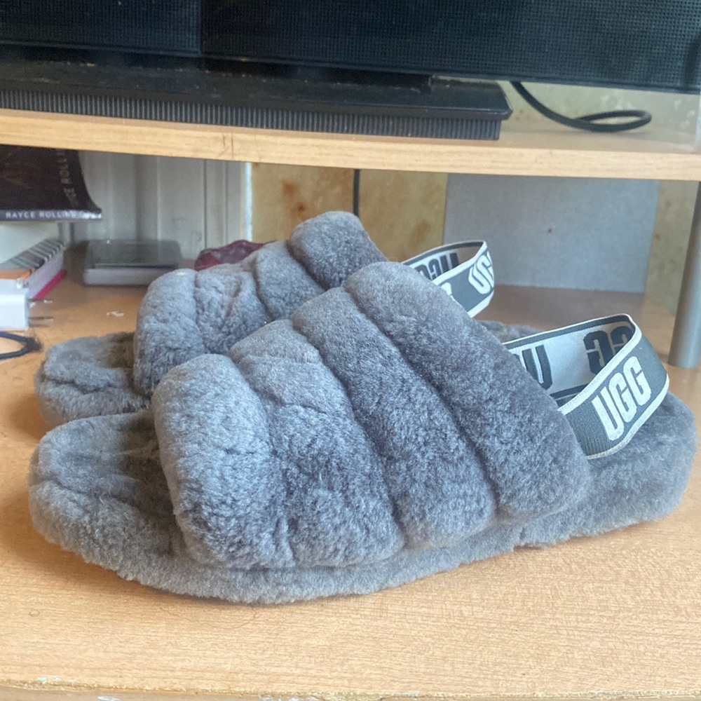 UGG SLIPPERS